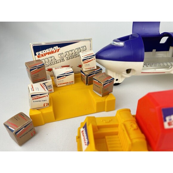 Vintage‎ 1984 PlaySkool Air Cargo Playset #295 Federal Express FedEx Plane Van - Picture 3 of 15